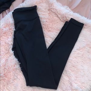 Black lululemon wunder under leggings